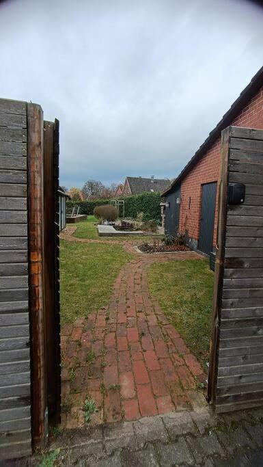 Gemuetliche Souterrain Wohnung Luneburg Bagian luar foto